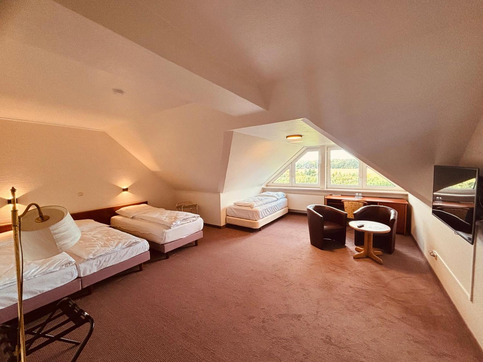 Thesdorfer Hof Hotel