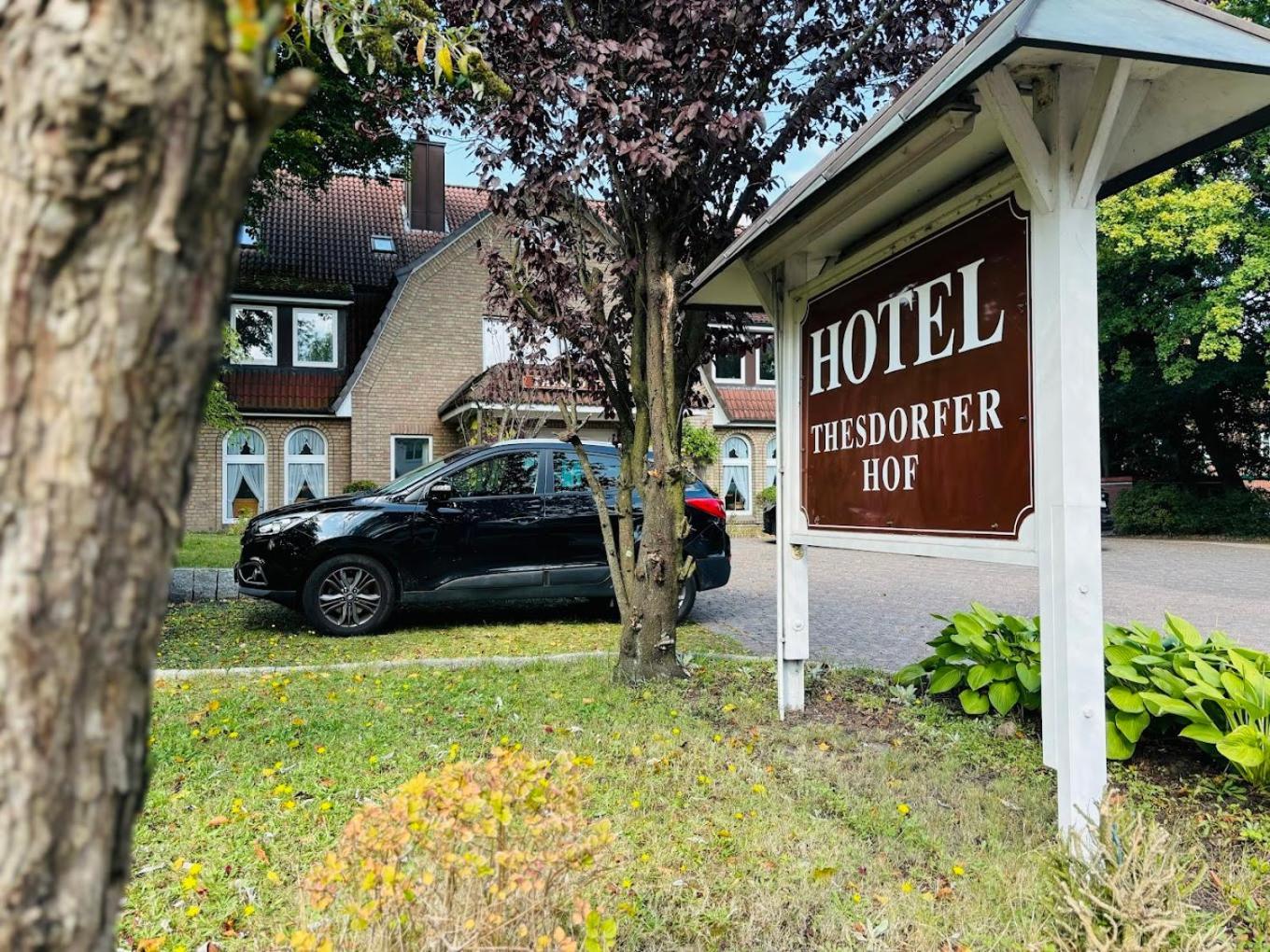 Thesdorfer Hof Hotel *