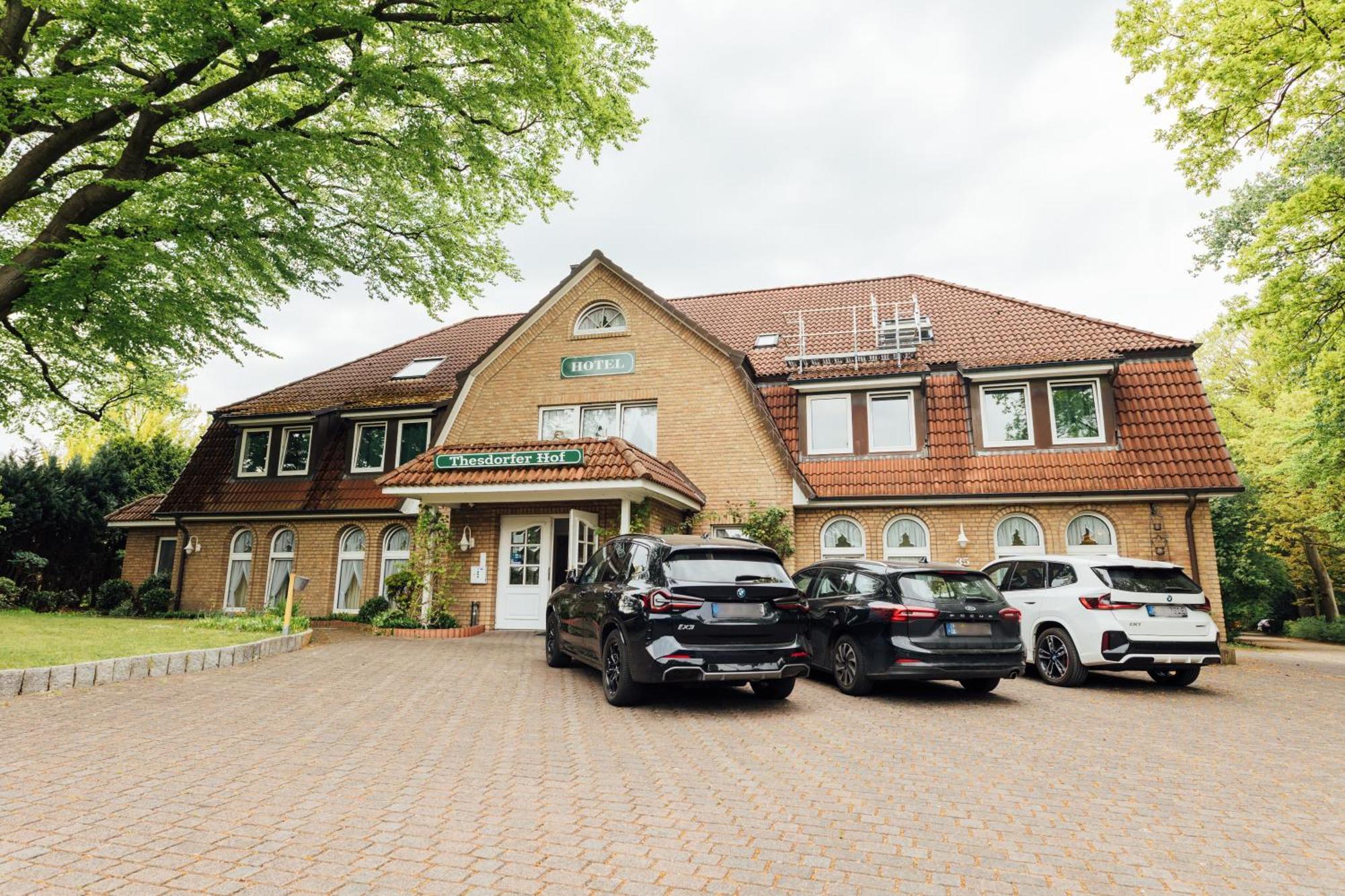 Thesdorfer Hof Hotel *